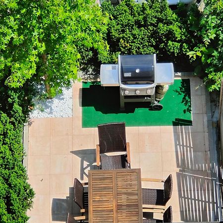 Eleonoras Ferienwohnung In Wuerzburg Stadt Mit Terrasse Im Erdgeschoss Inklusive Eigenen Parkplaetzen Vor Der Tuer Экстерьер фото
